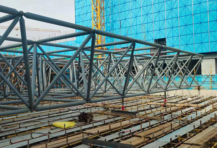 阿勒泰高铁东总部基地2号楼网架